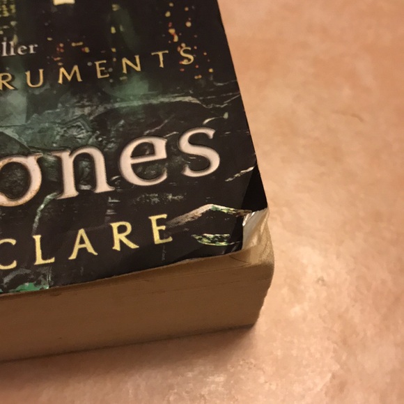 City of Bones The Mortal Instruments by Cassandra Clare - Picture 2 of 4